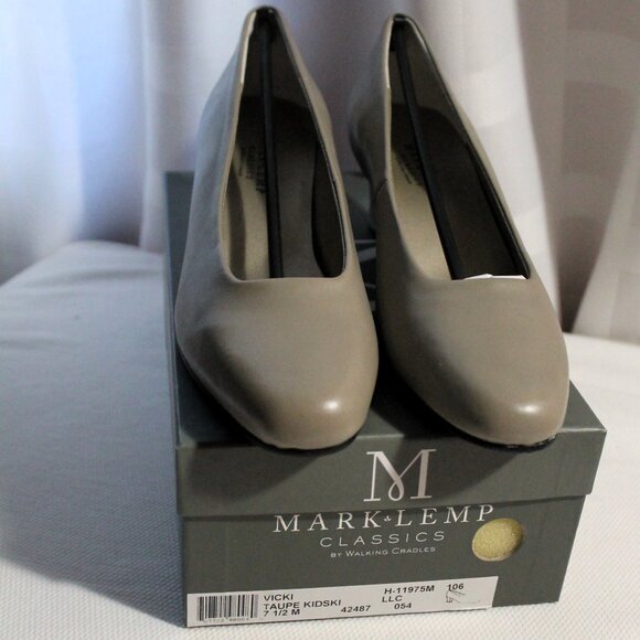 NIB Mark Lemp Classics by Walking Cradles "Vicki" Taupe Kidskin Pumps, 7.5M - Picture 2 of 9